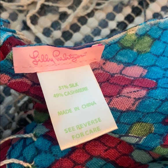 Lilly Pulitzer Murfee Scarf. Like new. - Picture 2 of 4